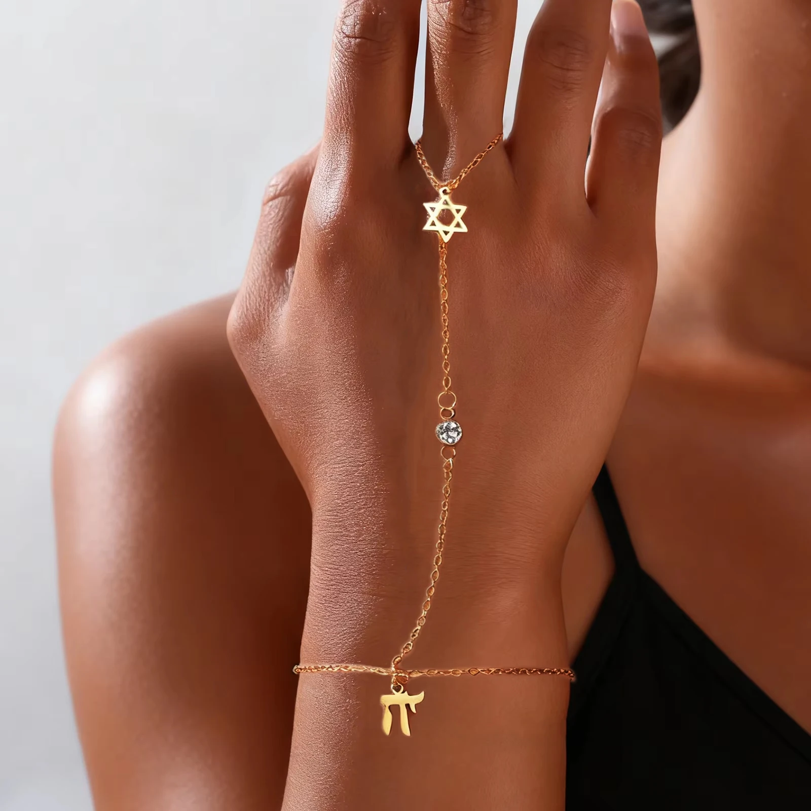 Jewelry & Watches Bench - กำไลข้อมือรูปดาวหกแฉกของชาวยิว ตัวอักษรฮีบรู ไช ทำจากสแตนเลสสตีล ปรับขนาดได้ ประดับเพชรซิคอน